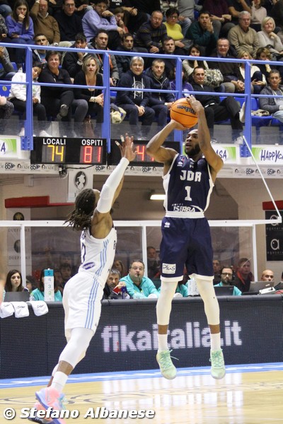Sulaimon vs Banks
